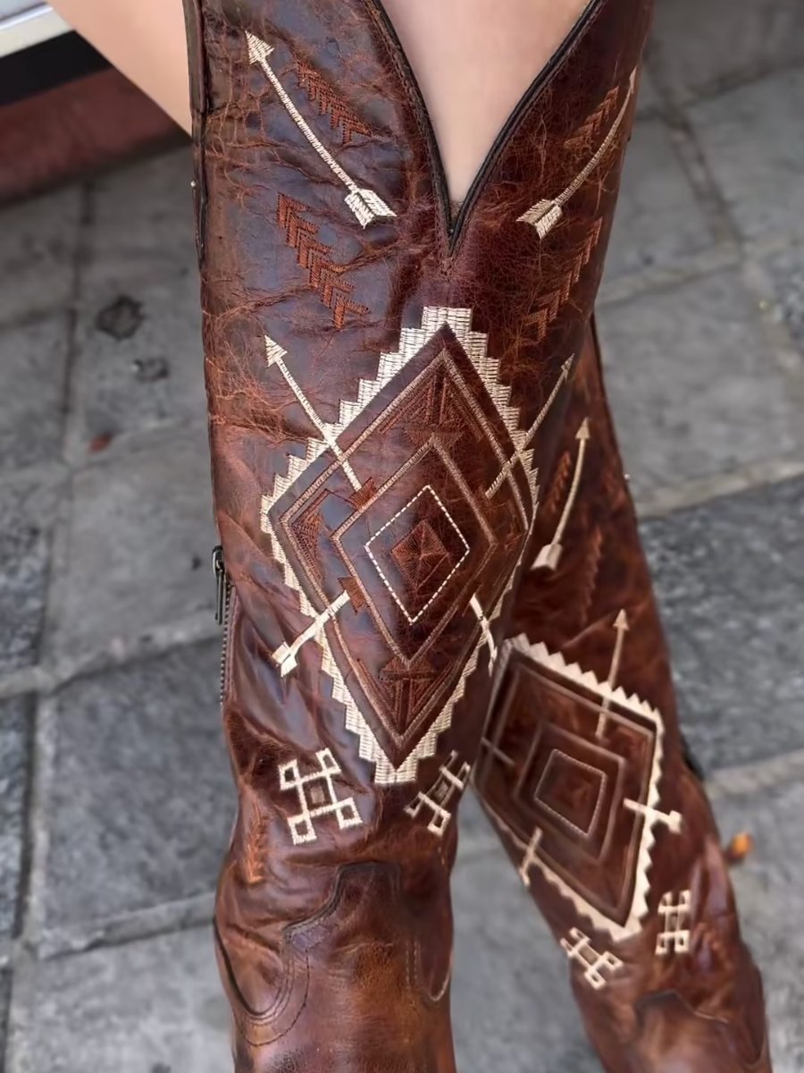 Classic Western Cowboy Style Embroidered Women's Cowboy Boots