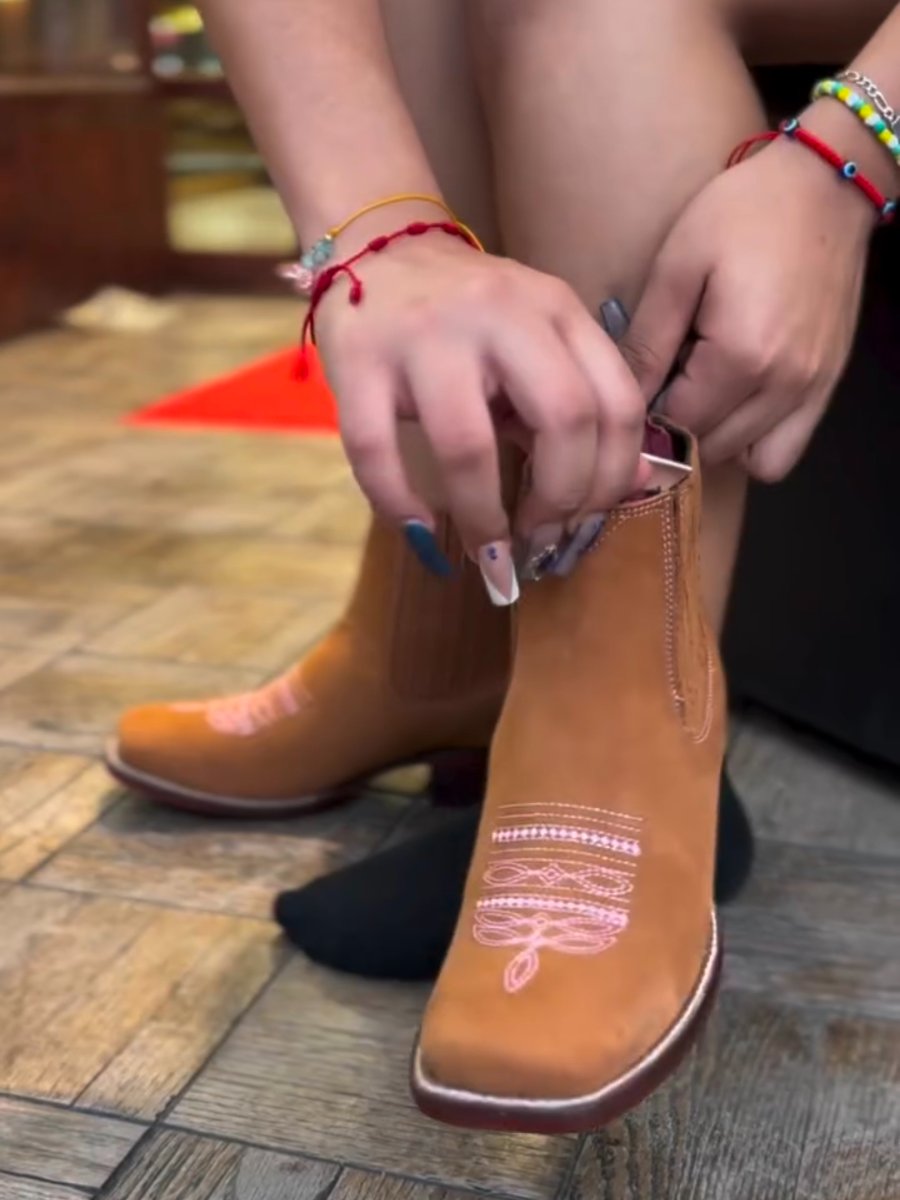 Classic Western Cowboy Embroidered Women's Boots