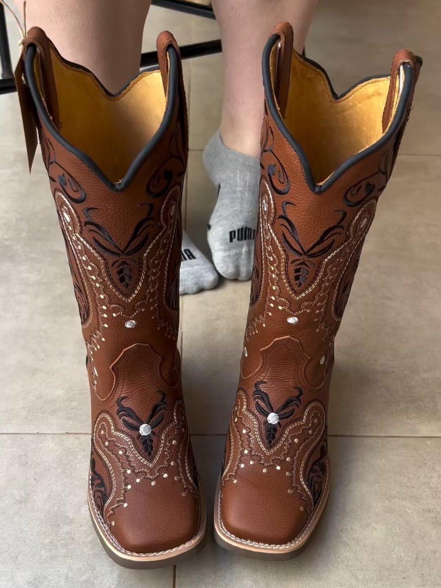 Classic Western Cowboy Women's Embroidered Boots