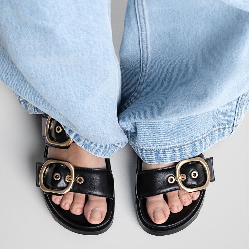 FLAT SANDALS WITH BUCKLES